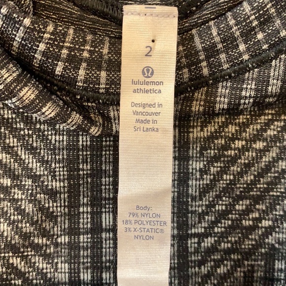 Women’s lululemon slightly used pullover size 2. - Picture 4 of 6